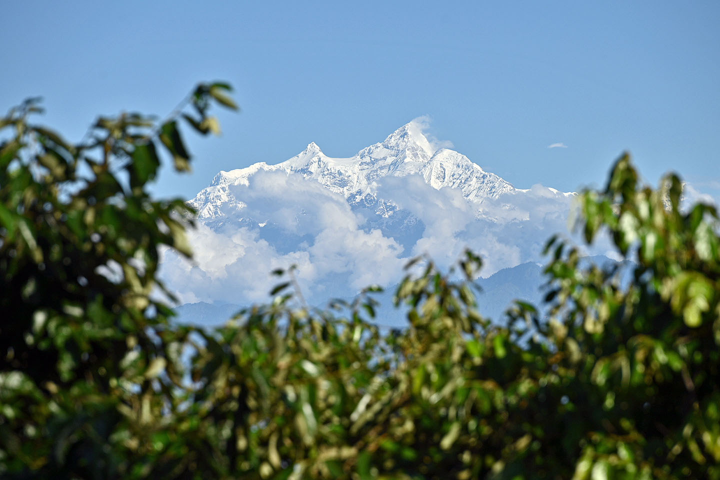 भैरवी मन्दिरबाट मुस्कुराएको हिमाल (फोटो फिचर)